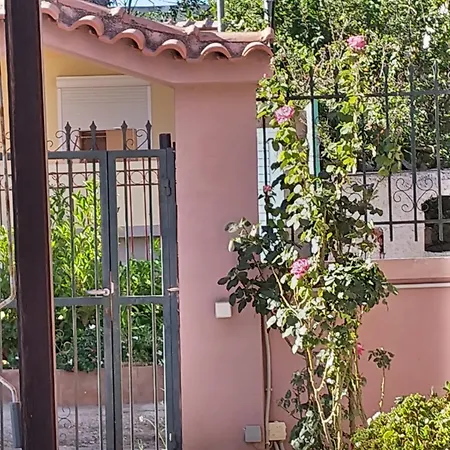 Cozy House Near The Apartment